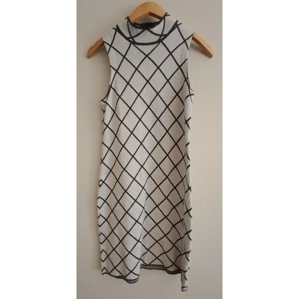 Romeo & Juliet Couture Women's Sleeveless Mock Neck Geo Knit Grey Dress Size-M